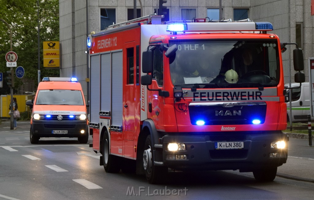 Feuer 1 Koeln Hoehenberg Olpenerstr P19.JPG - Miklos Laubert